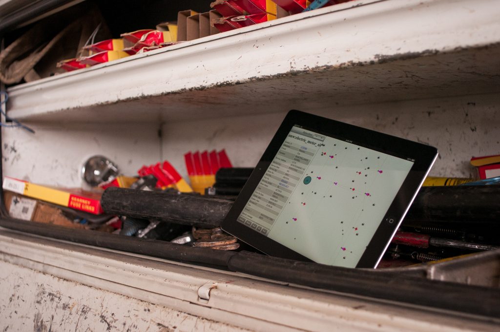 Tablet data and tools on a shelf